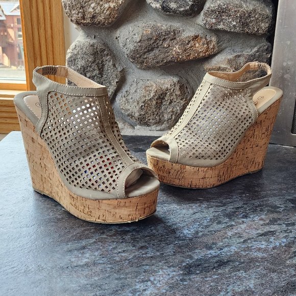 Charles Albert Beige Perforated Cork Open Toe Wedge Slingbacks Size 7 - Picture 4 of 14